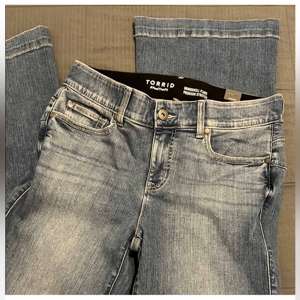 Torrid Bombshell High Rise Flare Jeans size 10 short